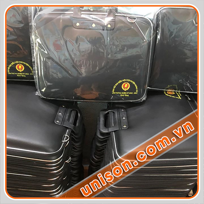 Cặp da tặng đại biểu dự đại hội