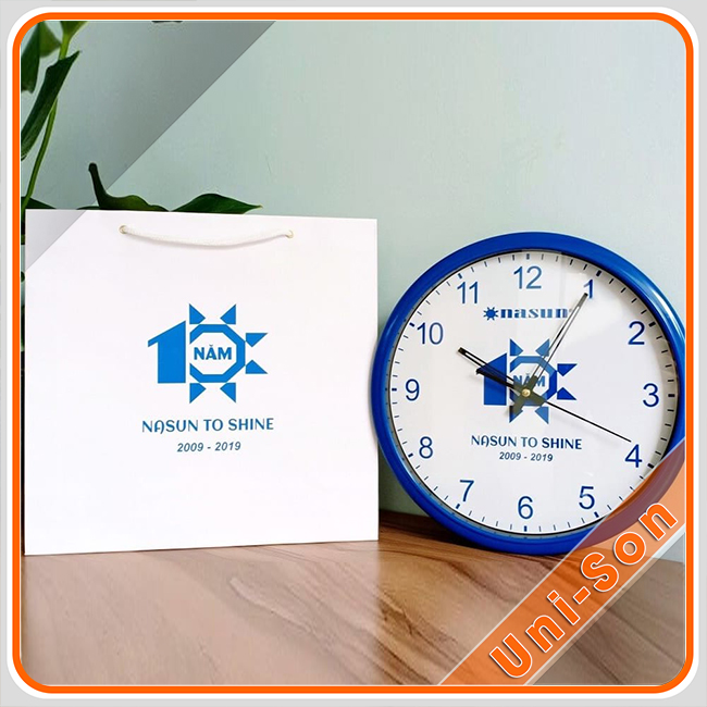 Đồng hồ treo tường nhựa