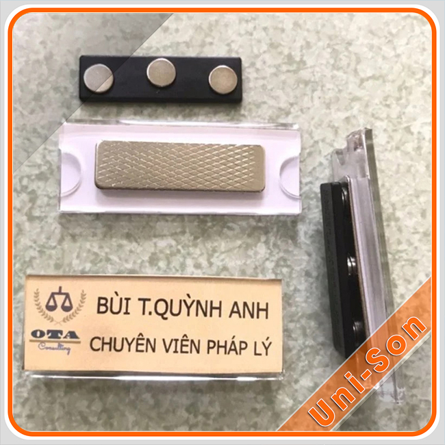 Thẻ tên mica cài áo, bao đựng thẻ mica